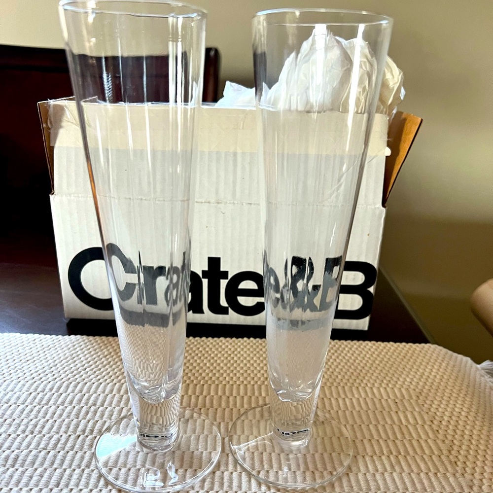 Champagne flutes that are heart shaped.